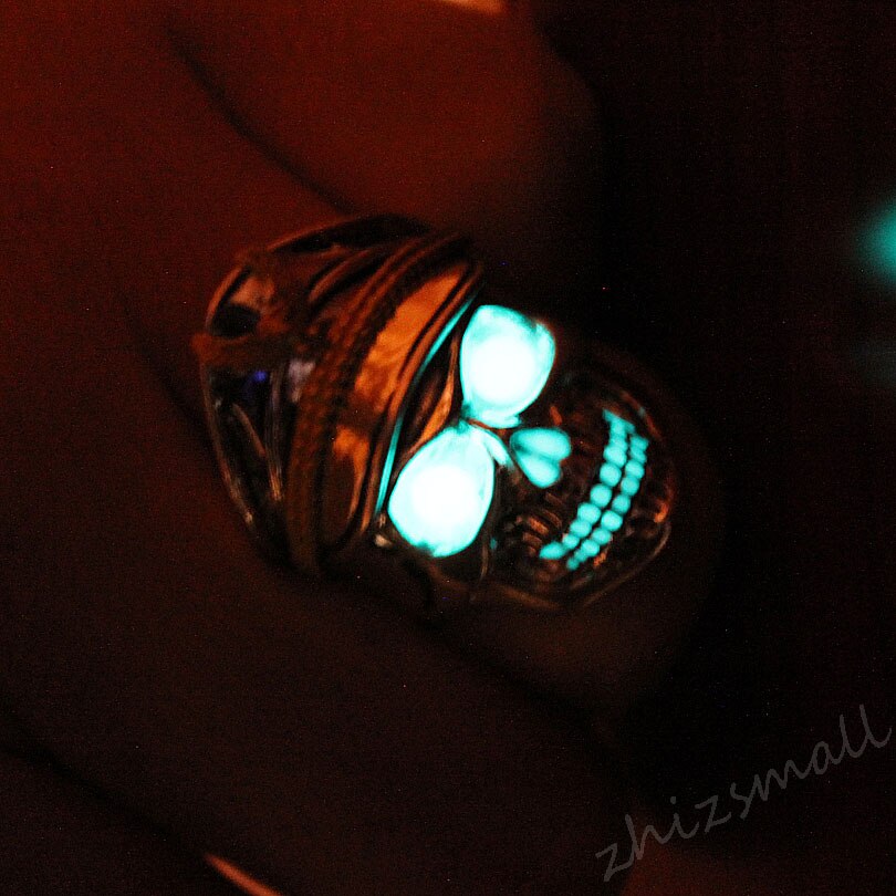 GLOWING SKULL RINGS